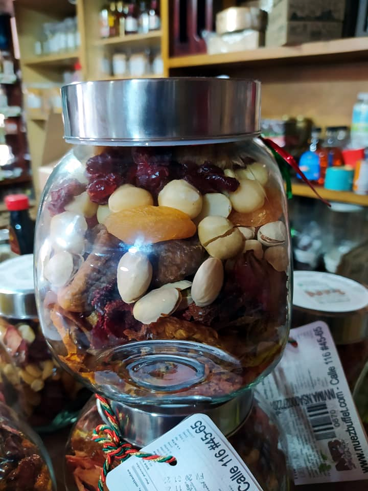 nuts and fruits jar de nuez buffet bogota